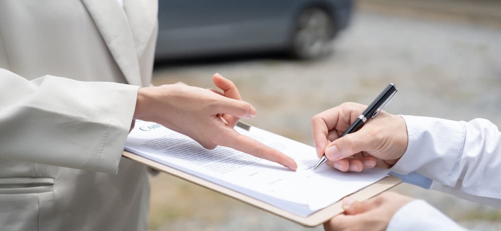 A dealership sends a contract and car keys to a new owner for signing, involving sales, loan credit approval, vehicle rental, and insurance details.